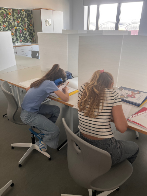 Fleißiges Arbeiten im Stilleatelier